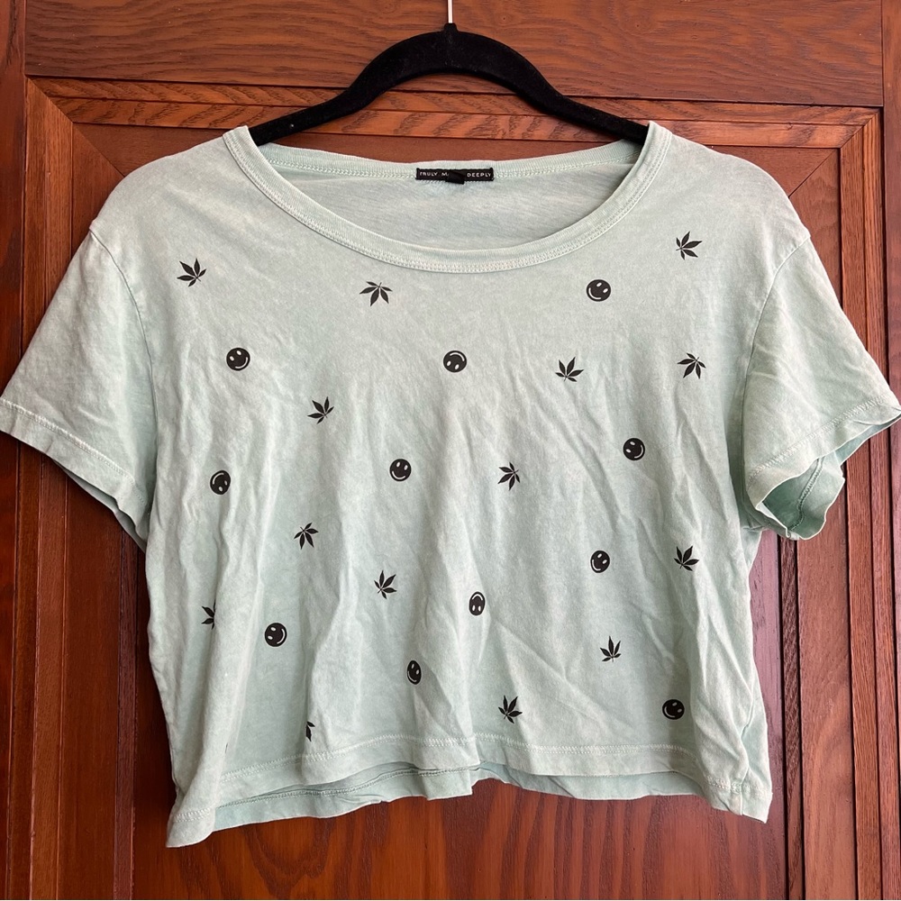 Urban Outfitters cropped weed T